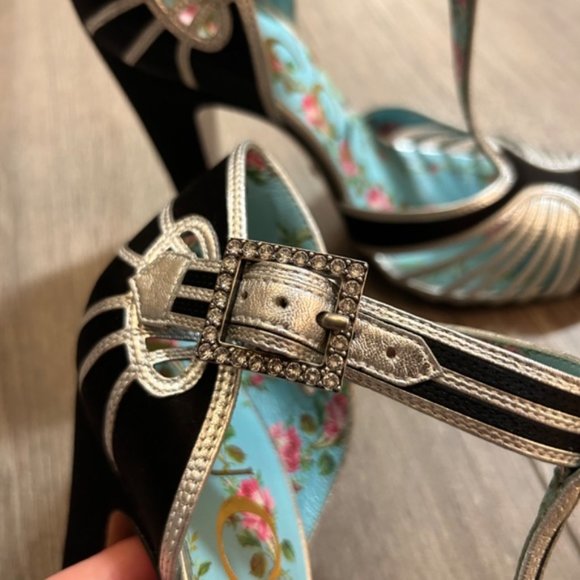 Gucci Black Mariska Satin T-Strap Pumps From Riverdale Wardrobe - Picture 4 of 15